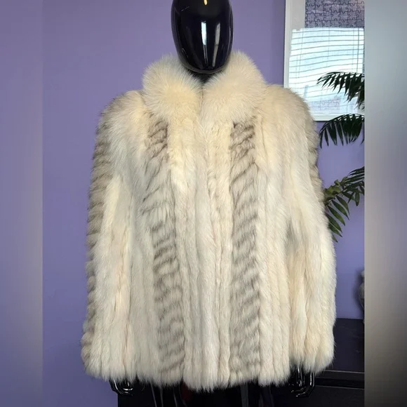 Elegant White silver blue white Fox Fur Coat - Picture 4 of 16